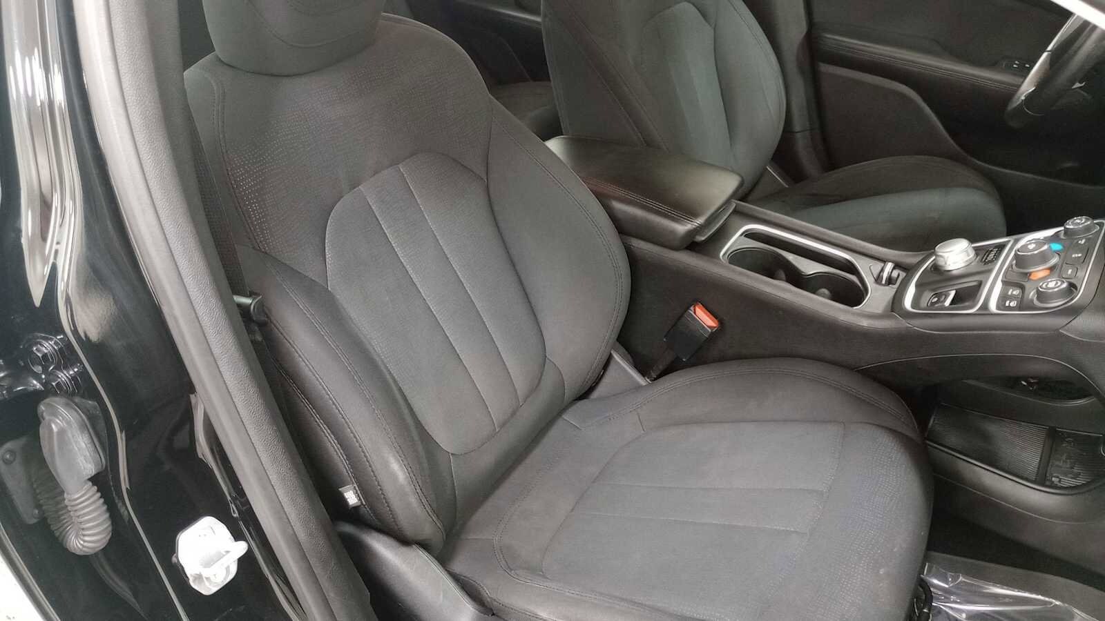 Thumbnail: 2016 Chrysler 200 - 28