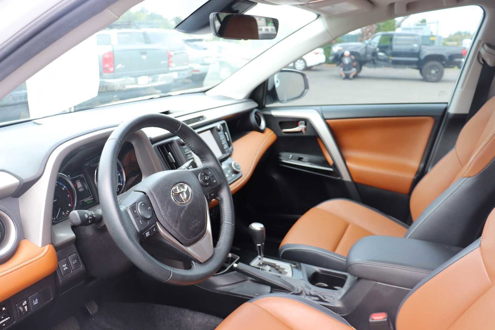 Thumbnail: 2016 Toyota RAV4 - 10