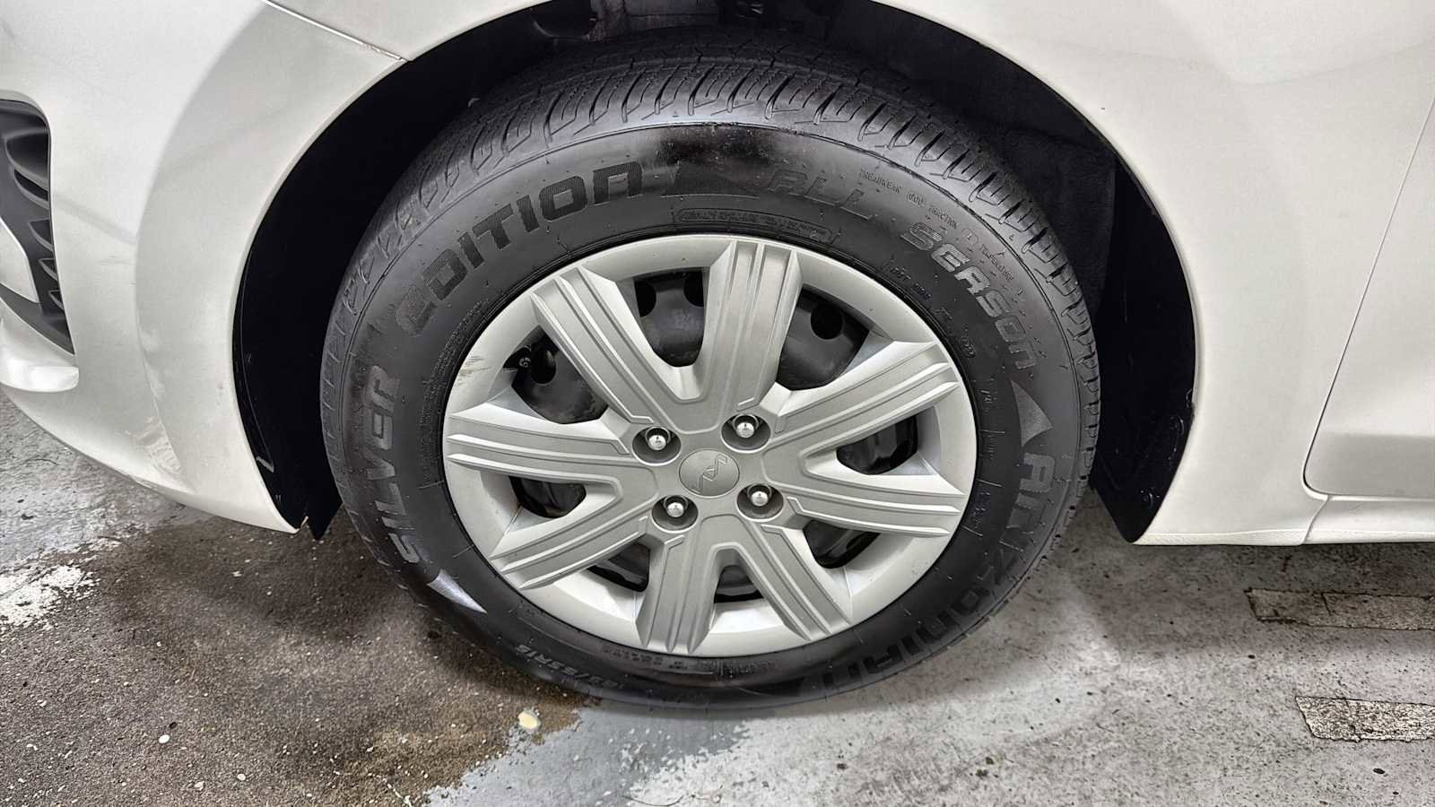 Thumbnail: 2022 Kia Rio - 10