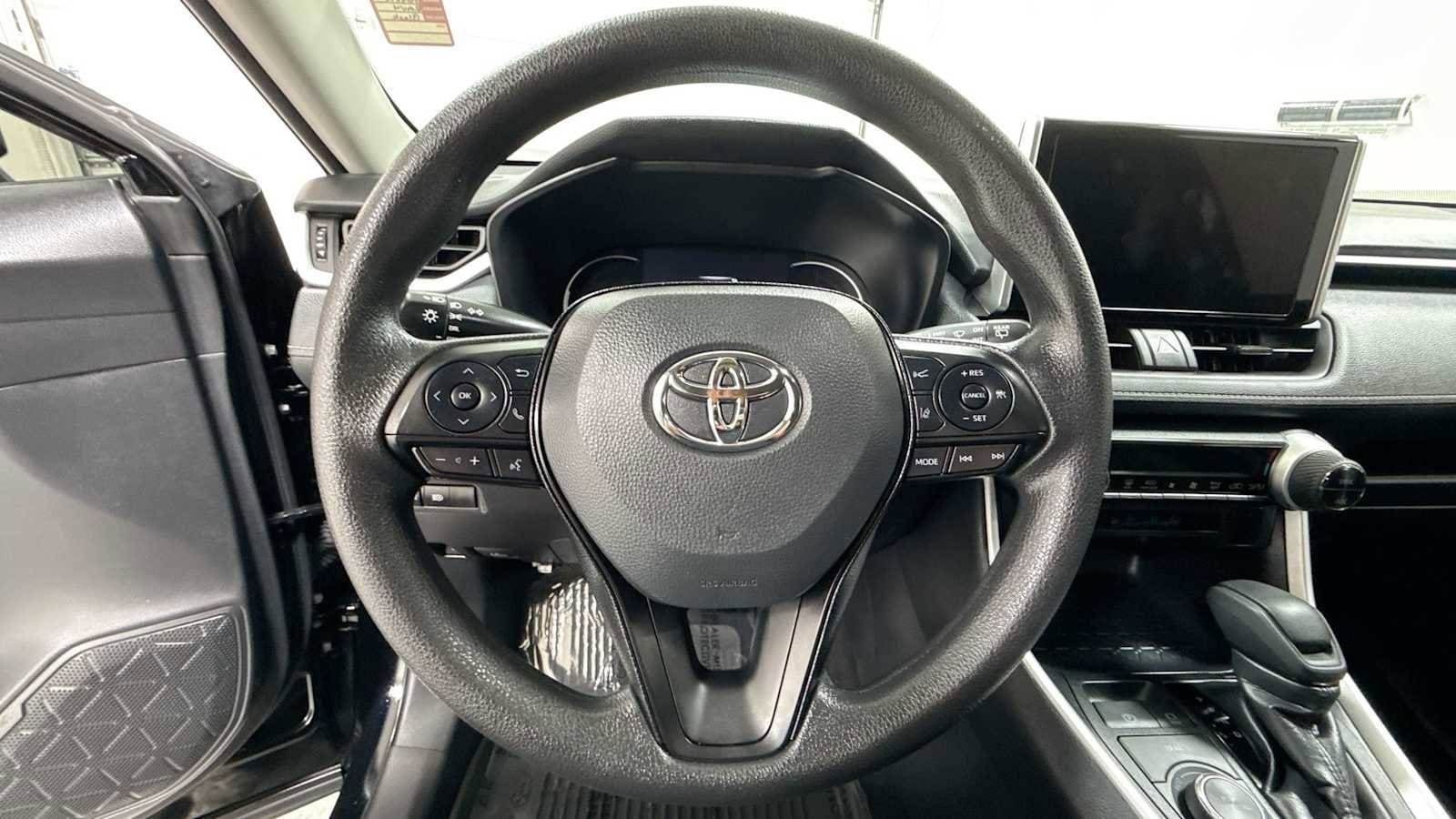 Thumbnail: 2025 Toyota RAV4 - 16