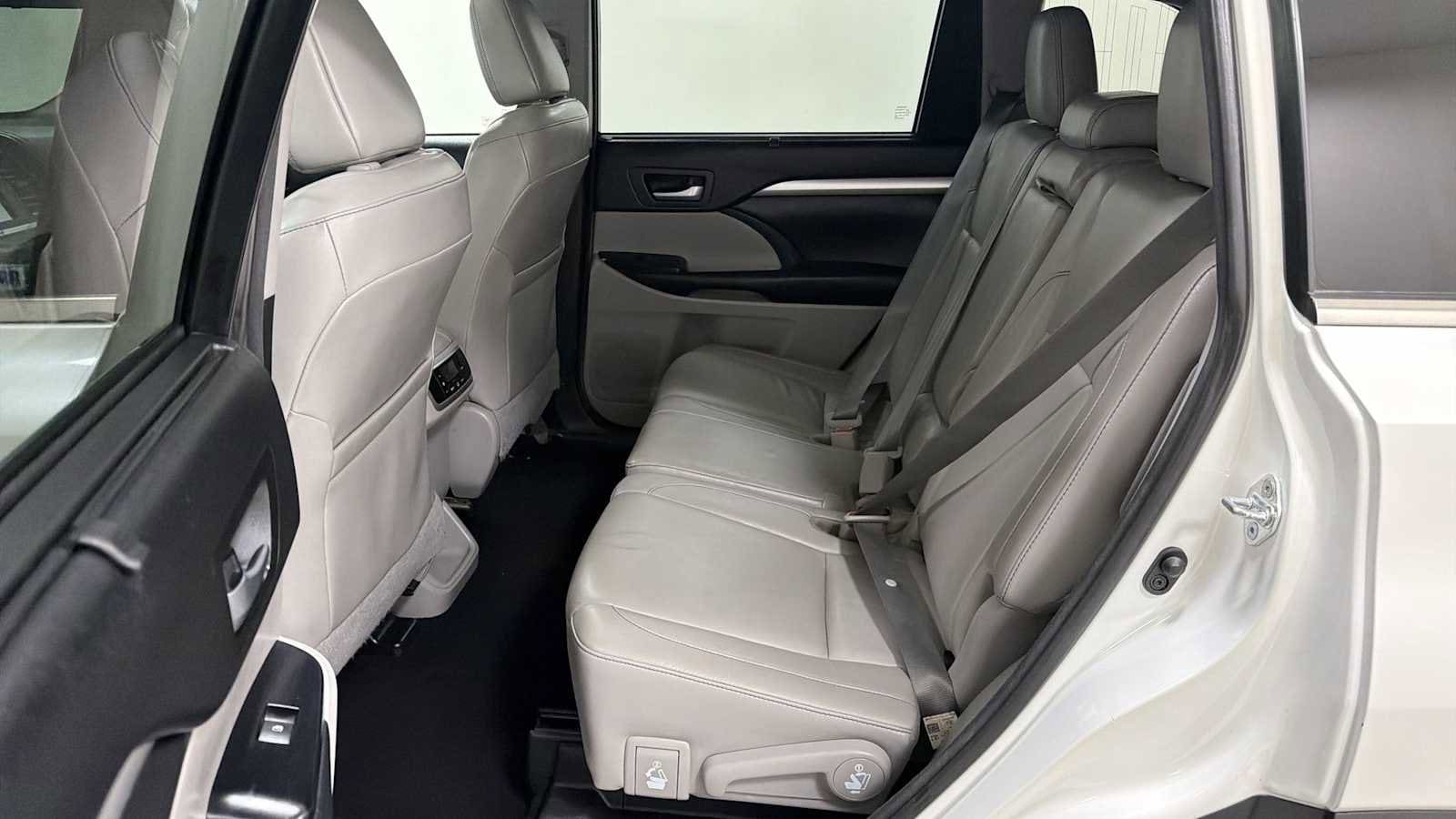 Thumbnail: 2017 Toyota Highlander - 24