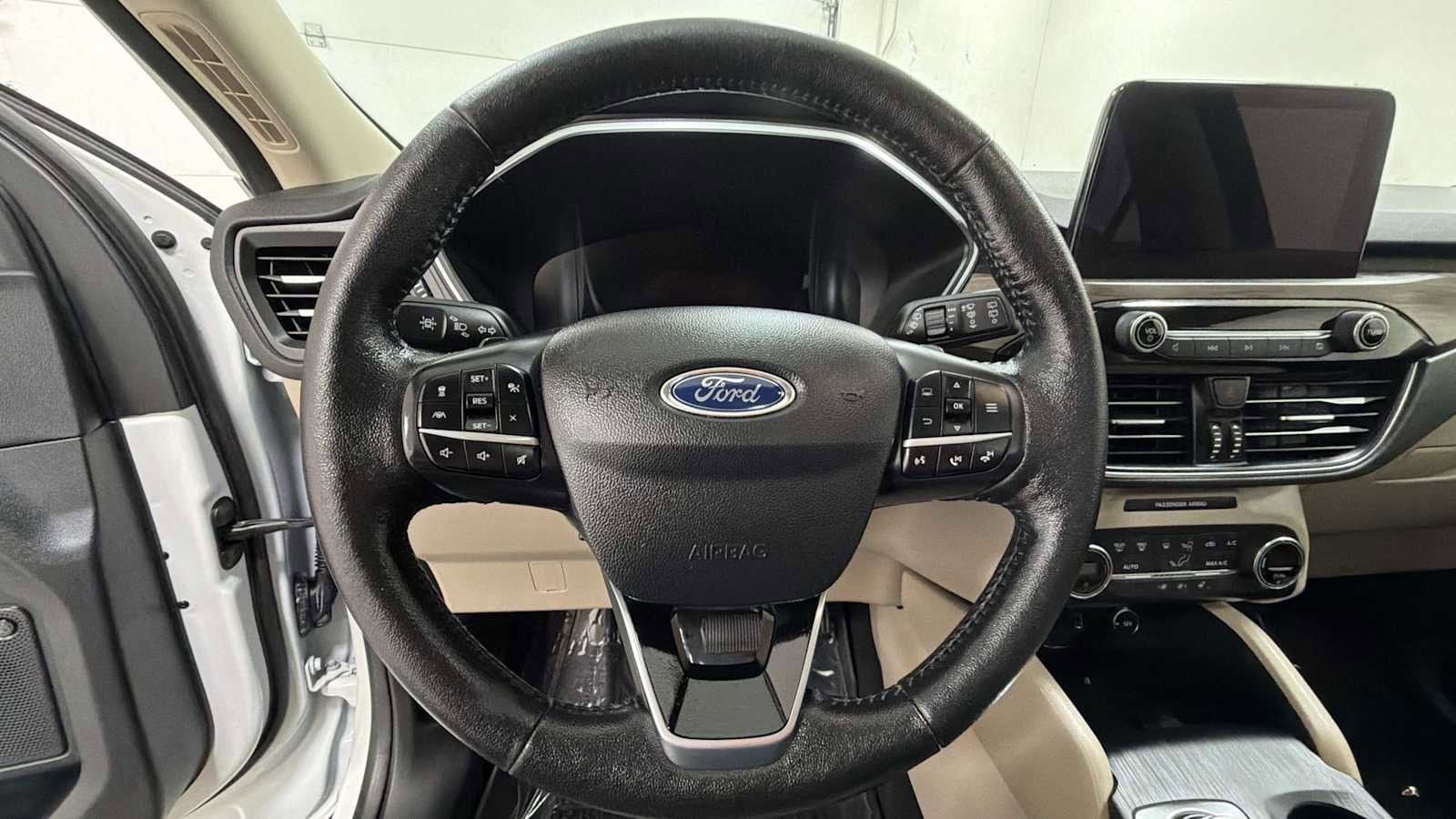 Thumbnail: 2020 Ford Escape - 16