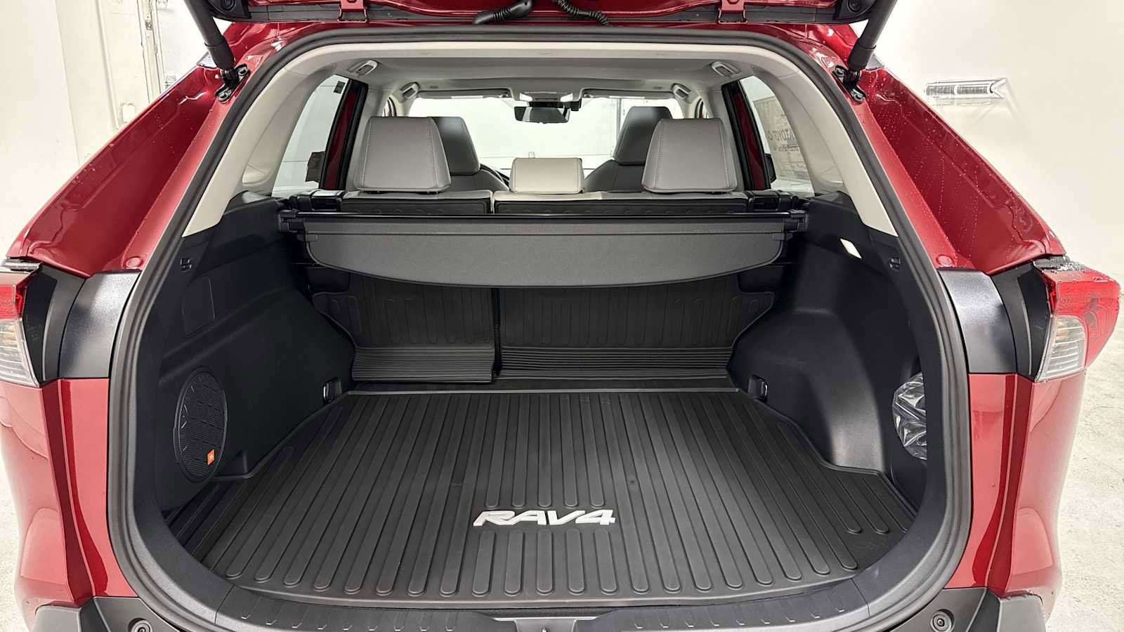 Thumbnail: 2025 Toyota RAV4 - 28