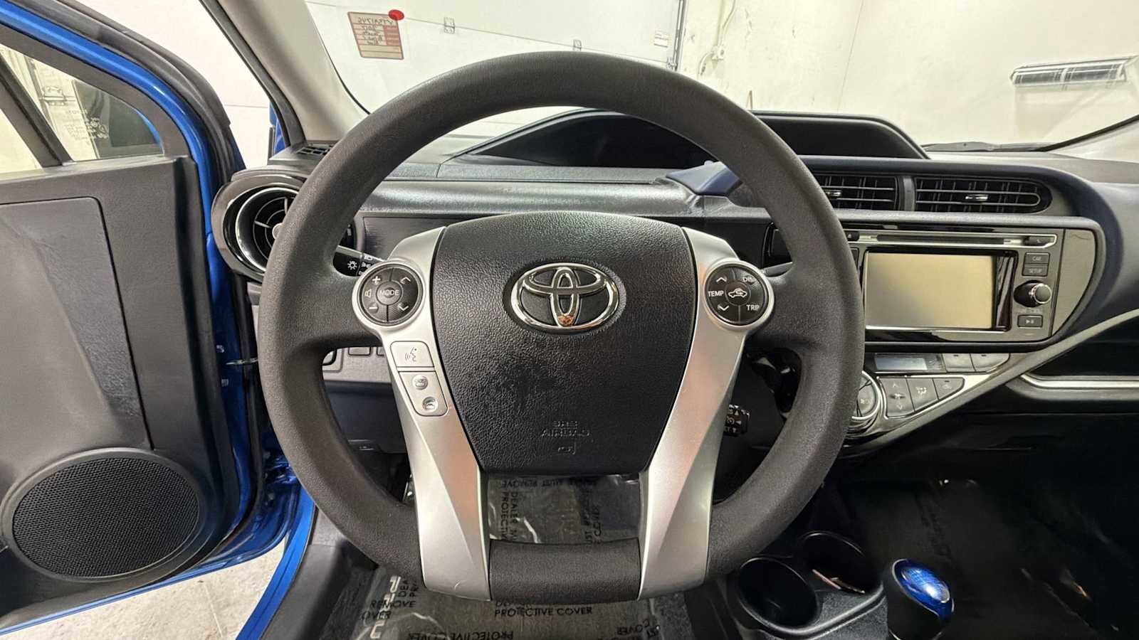 Thumbnail: 2017 Toyota Prius c - 16