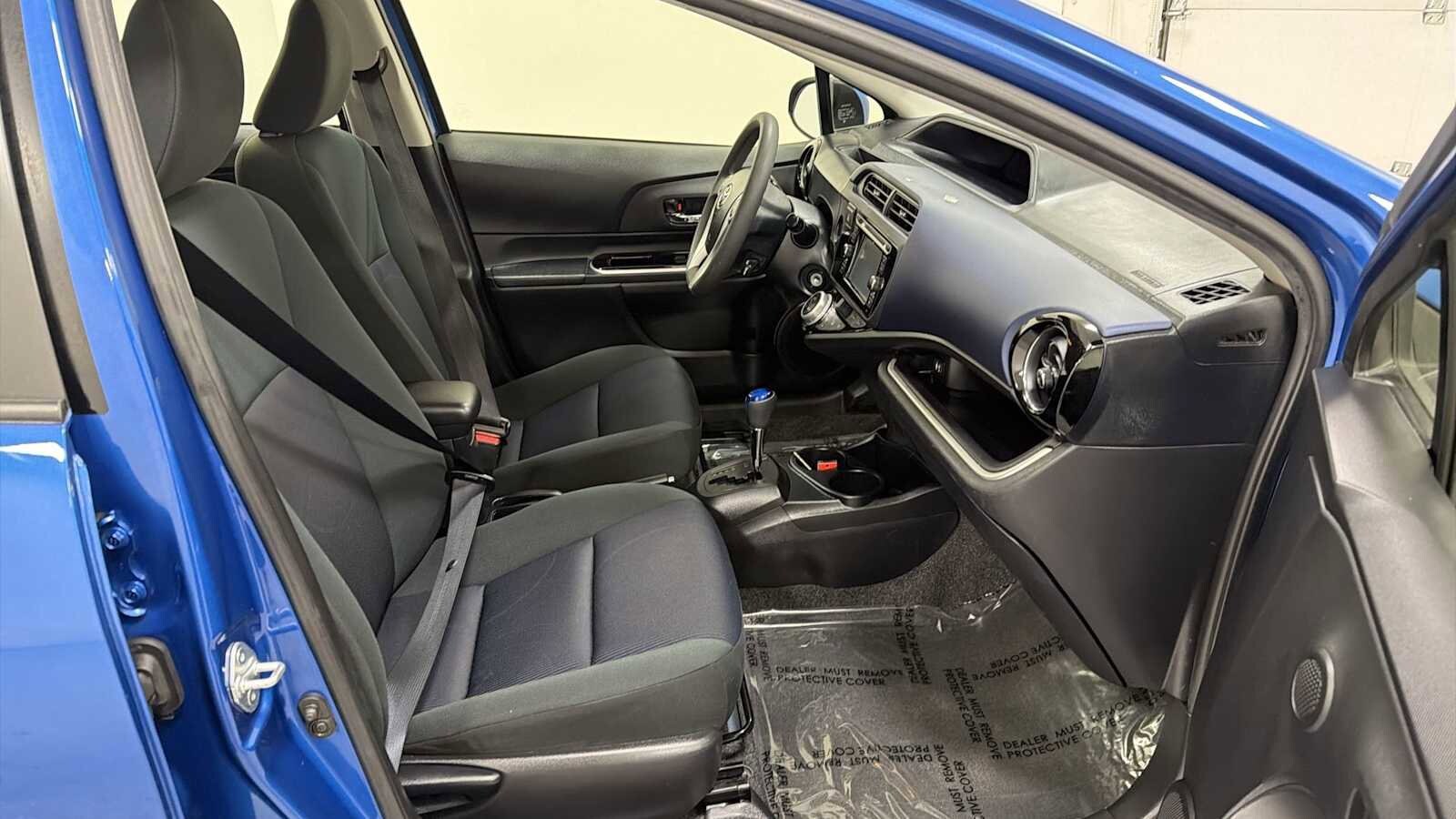 Thumbnail: 2017 Toyota Prius c - 27