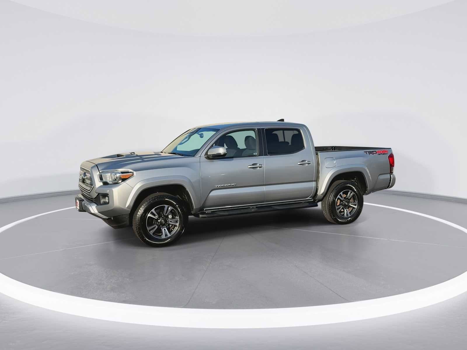 Thumbnail: 2017 Toyota Tacoma - 4
