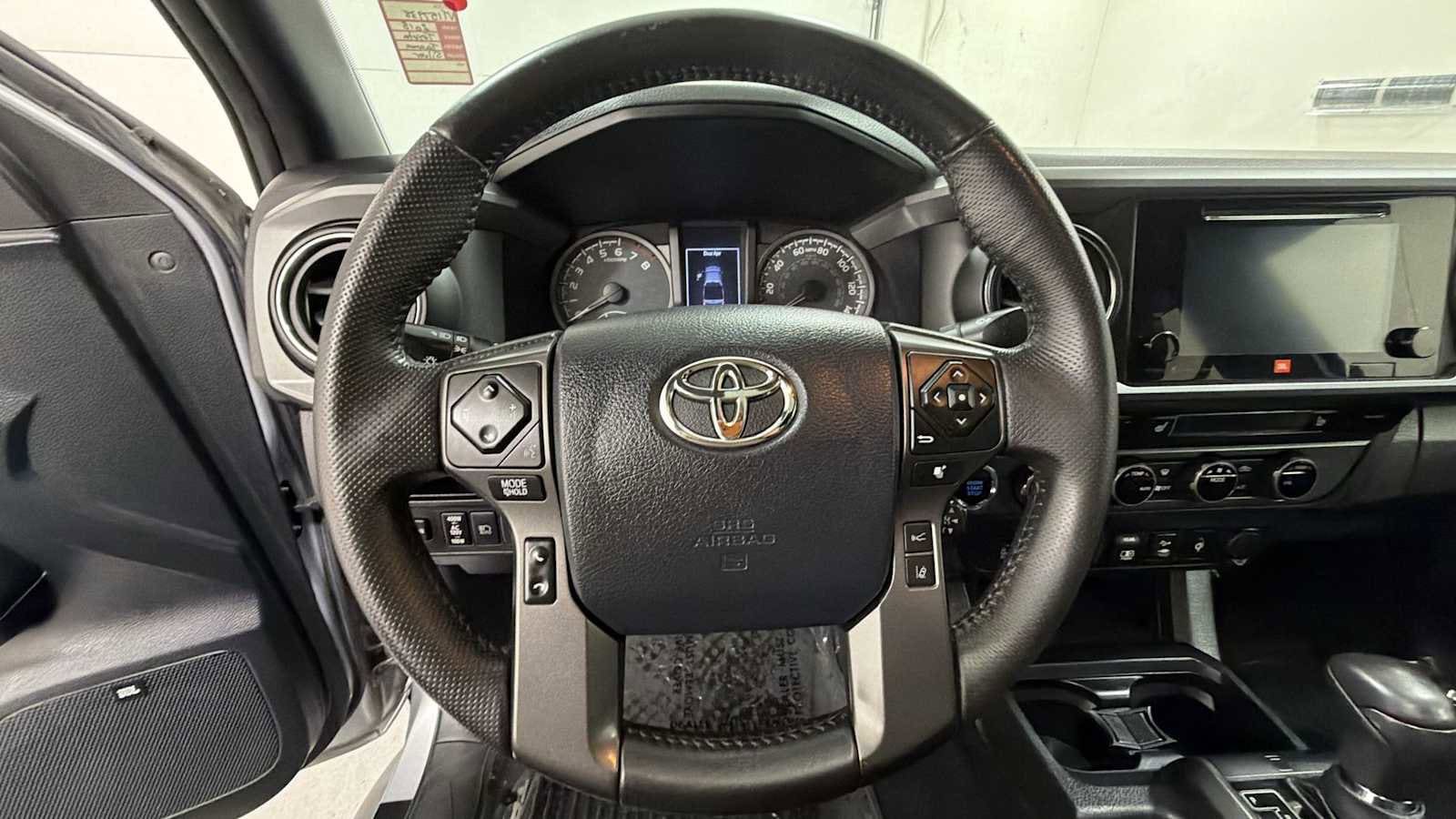 Thumbnail: 2018 Toyota Tacoma - 16