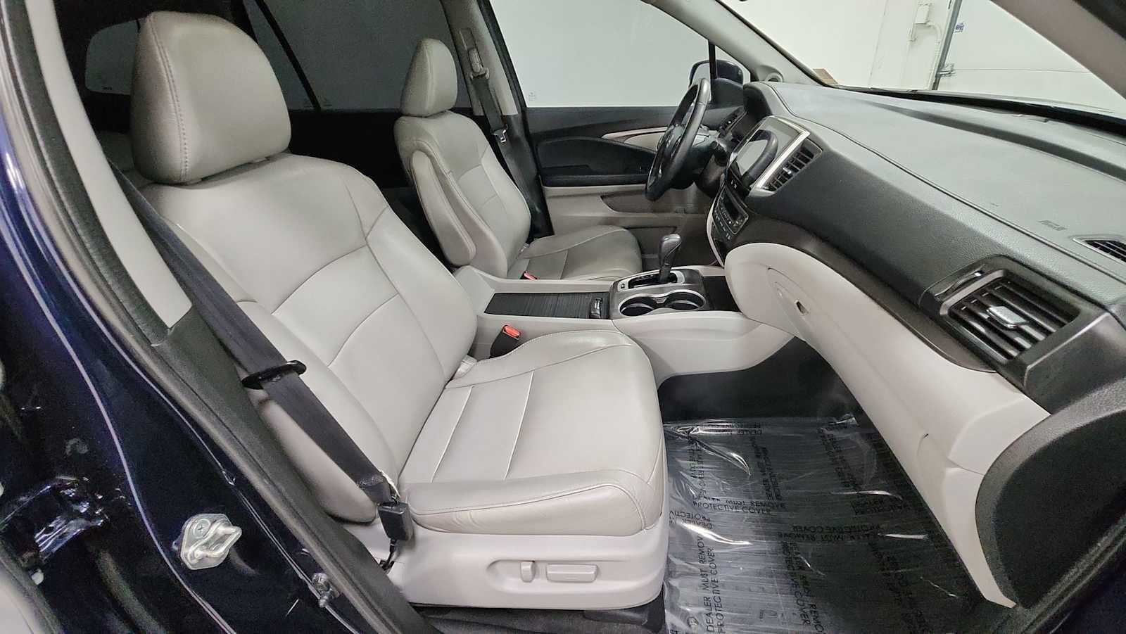 Thumbnail: 2017 Honda Pilot - 30