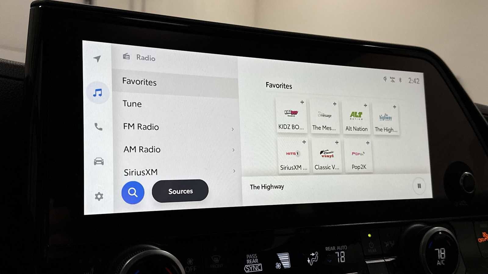 Thumbnail: 2023 Toyota Highlander - 18