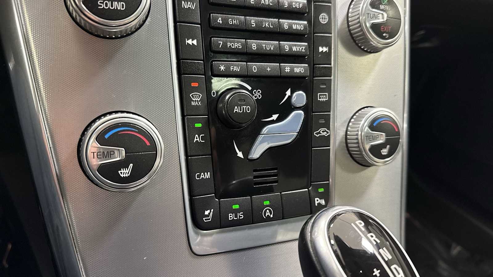 Thumbnail: 2017 Volvo XC60 - 21