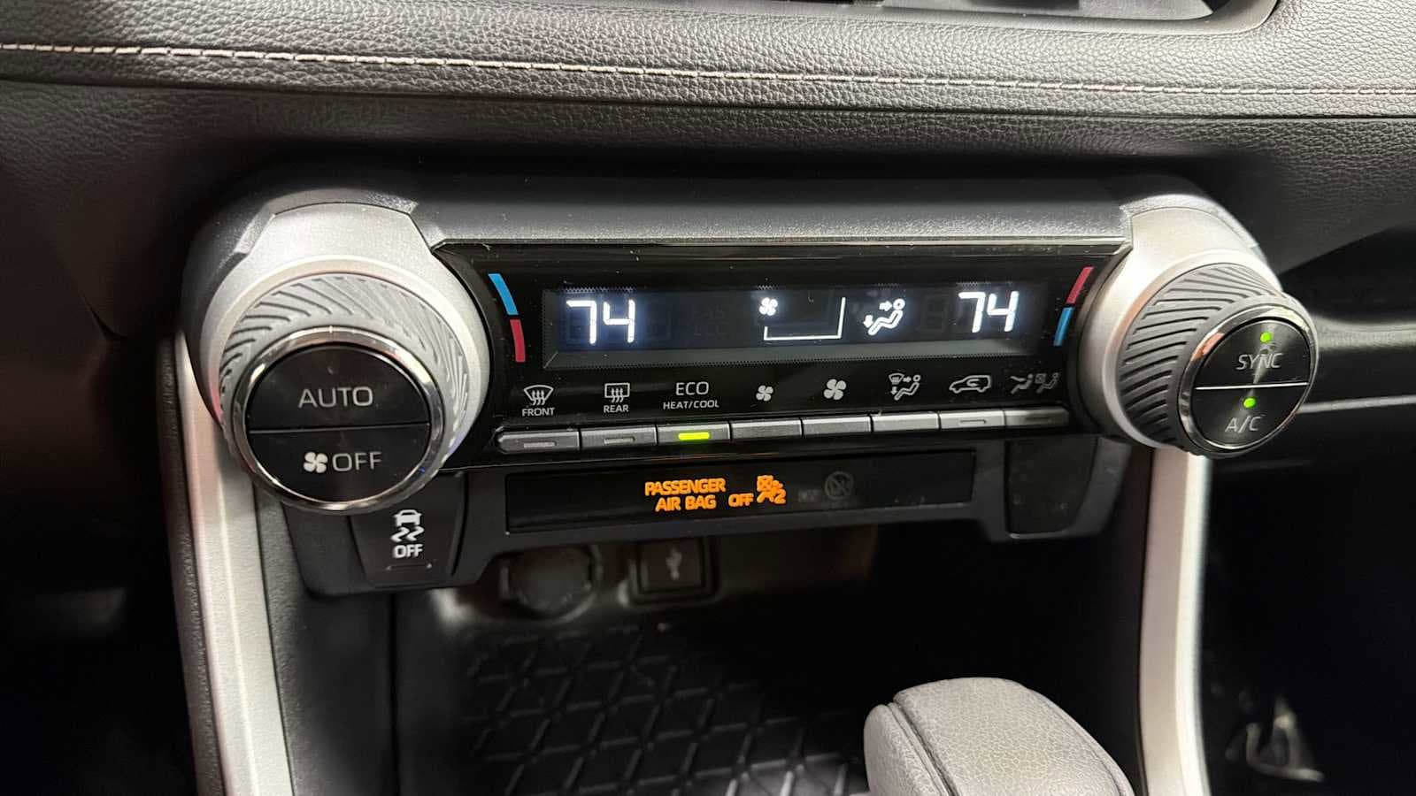 Thumbnail: 2021 Toyota RAV4 - 20