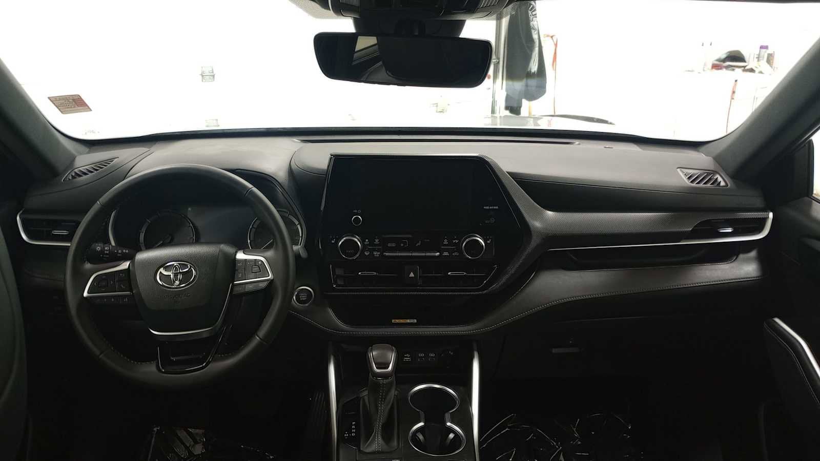Thumbnail: 2024 Toyota Highlander - 28
