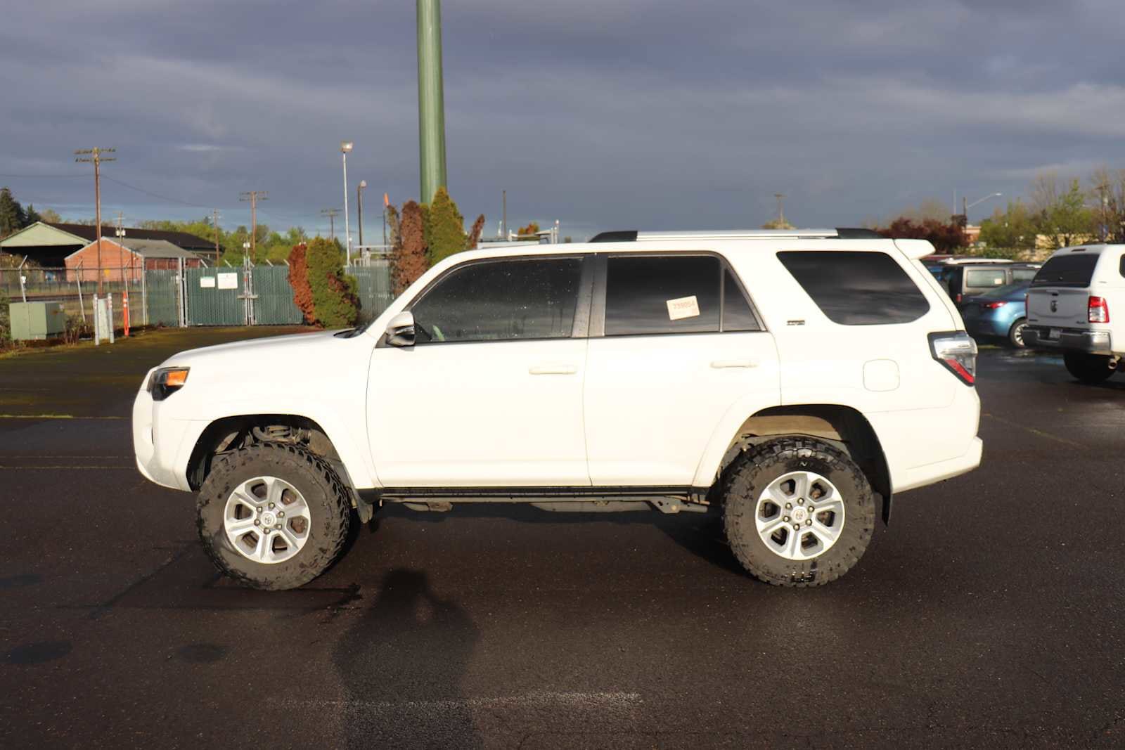 Thumbnail: 2019 Toyota 4Runner - 8