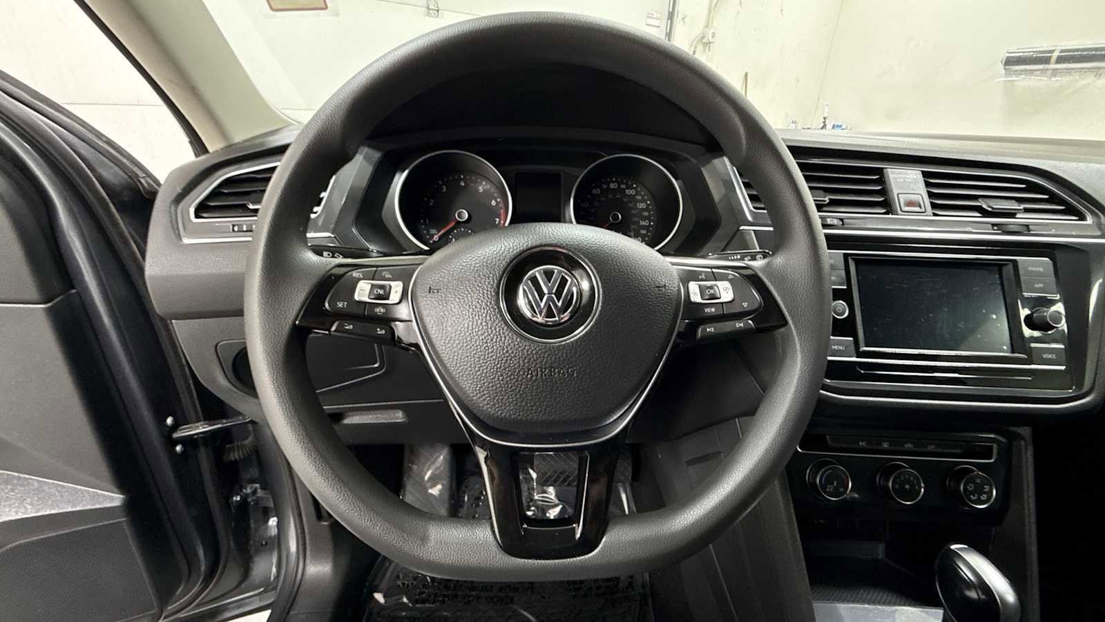 Thumbnail: 2021 Volkswagen Tiguan - 16