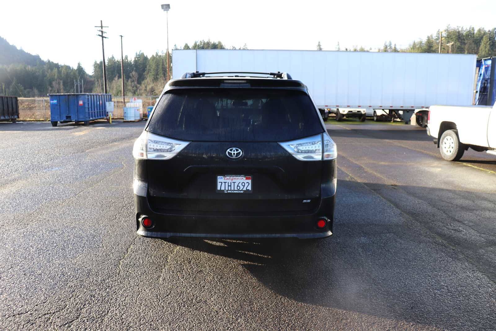 Thumbnail: 2016 Toyota Sienna - 6