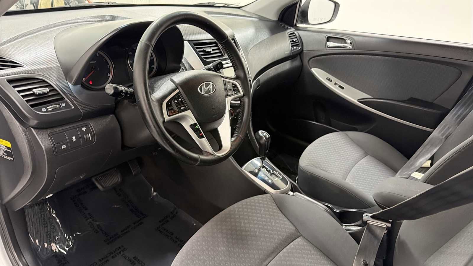 Thumbnail: 2012 Hyundai Accent - 12