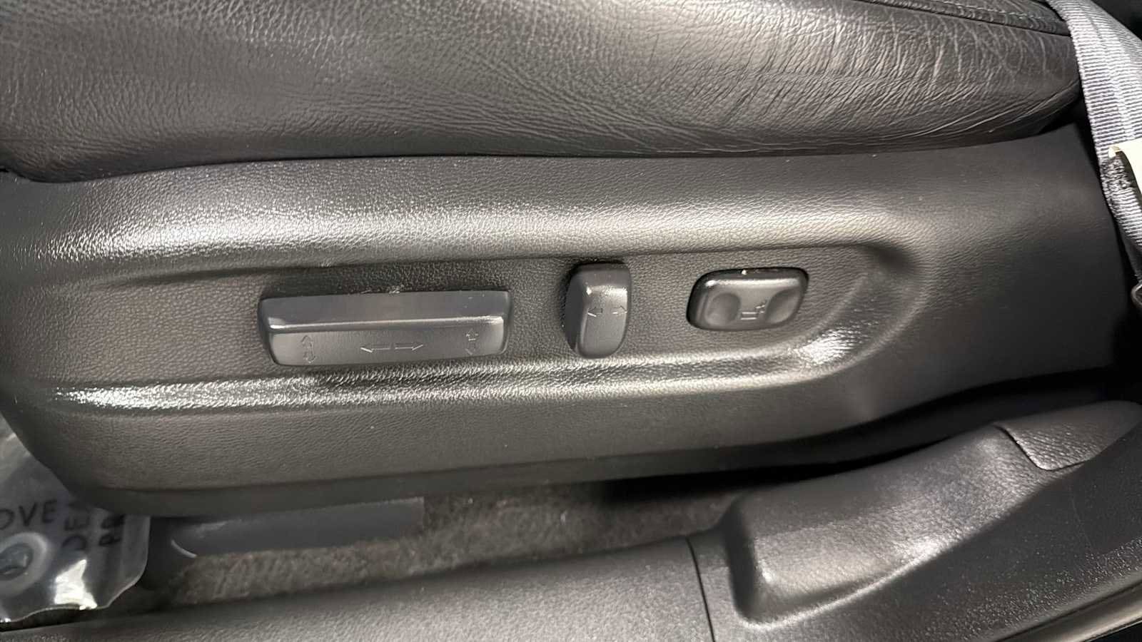 Thumbnail: 2017 Honda Pilot - 14