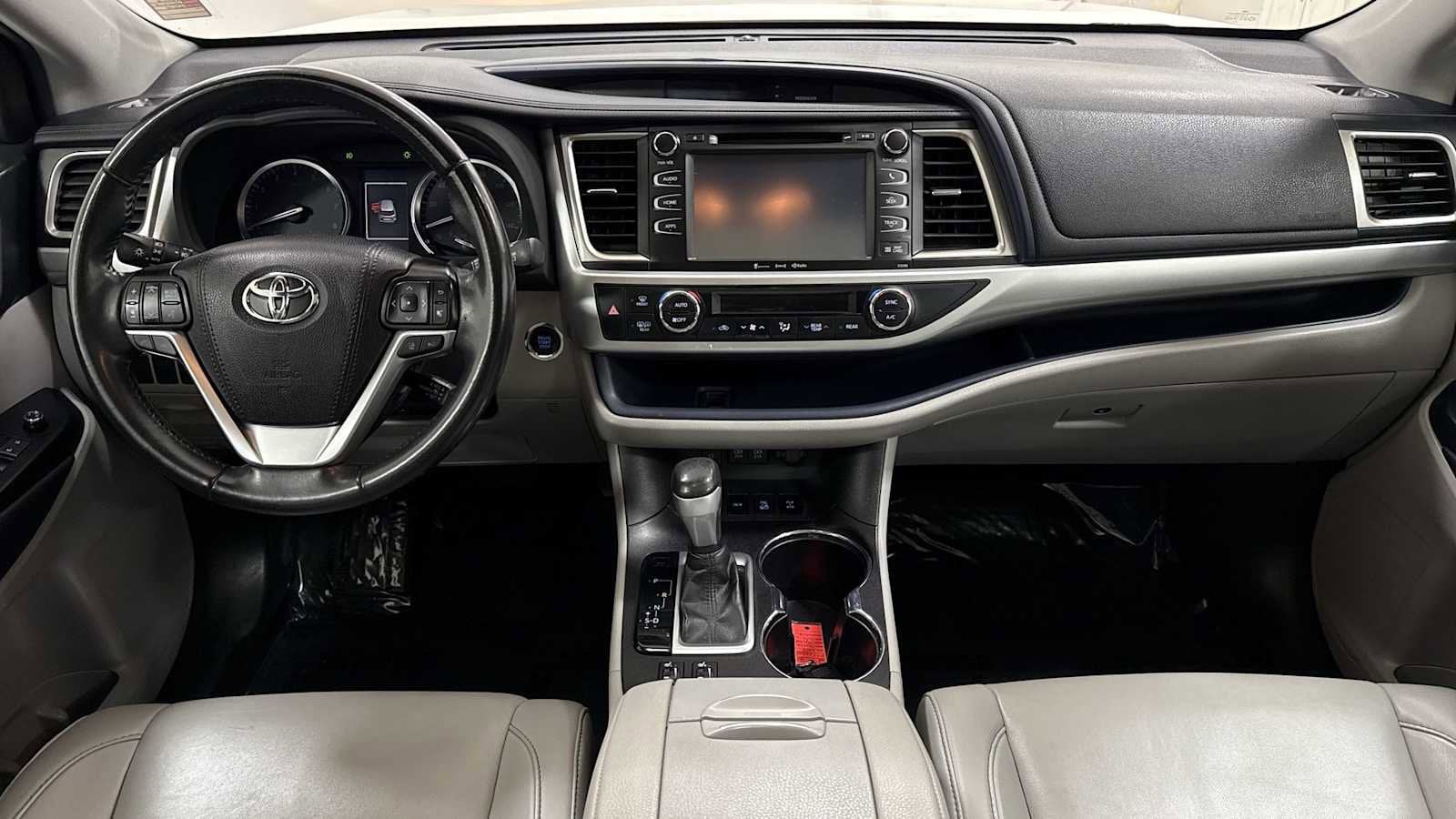 Thumbnail: 2019 Toyota Highlander - 28