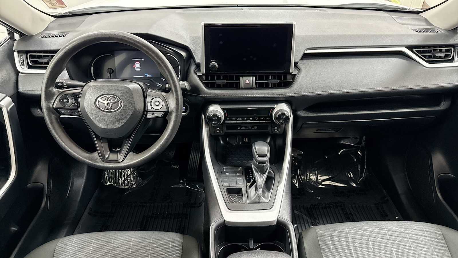 Thumbnail: 2025 Toyota RAV4 - 26