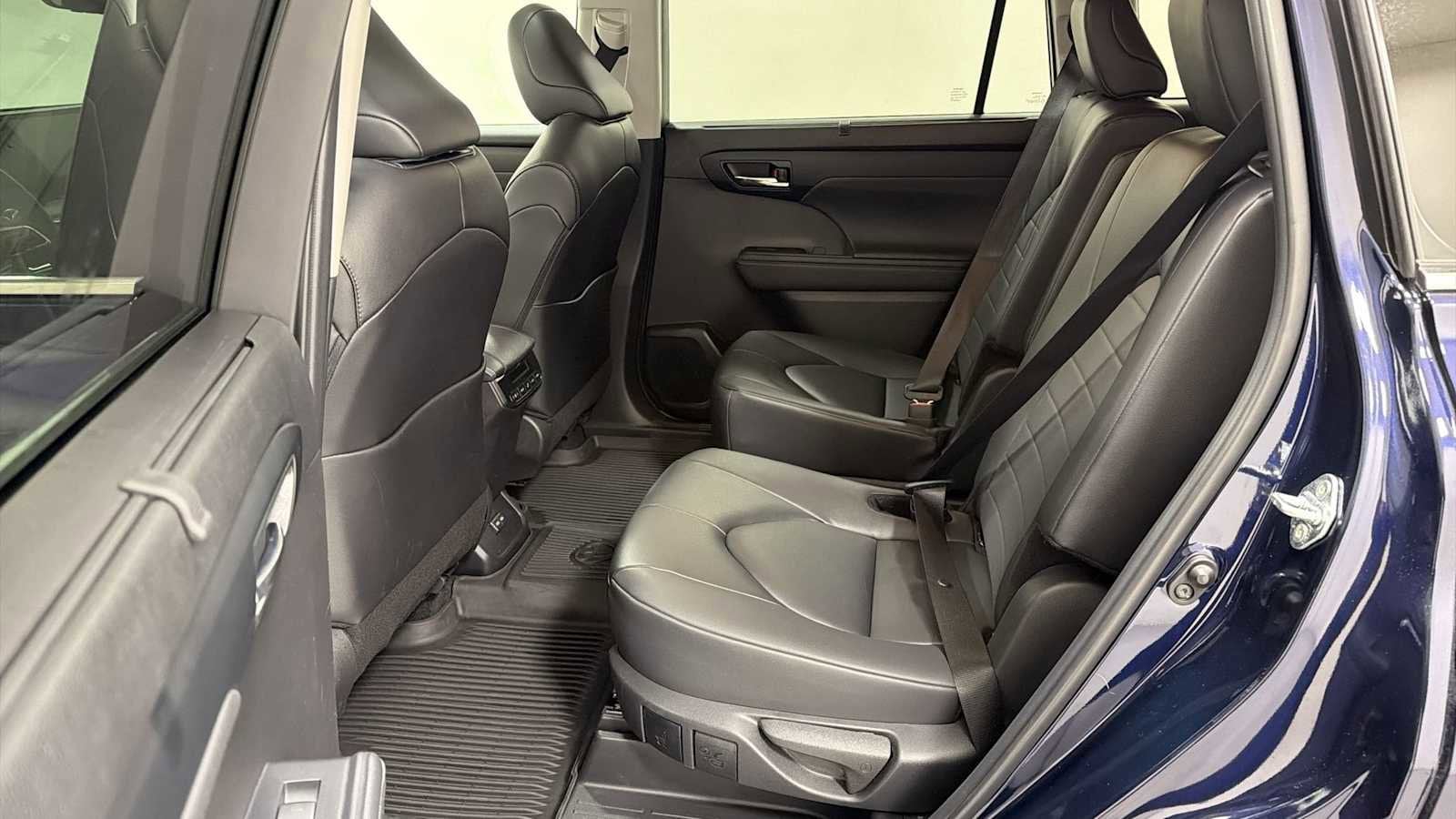 Thumbnail: 2024 Toyota Highlander - 25