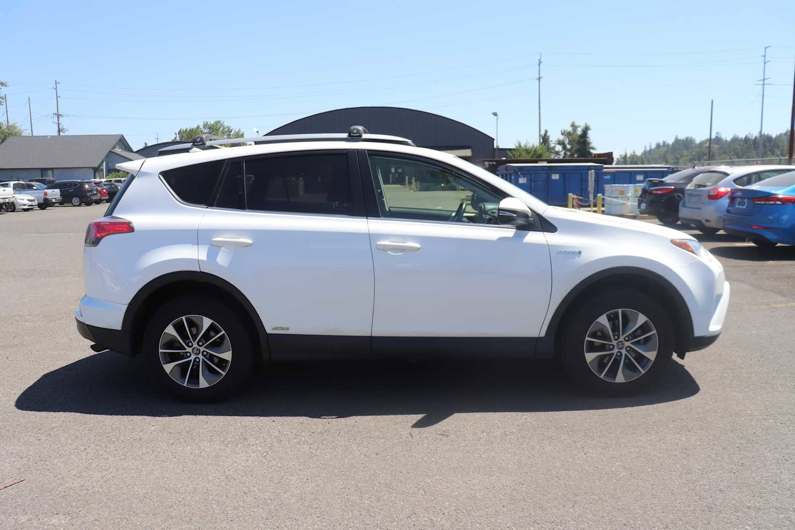 Thumbnail: 2018 Toyota RAV4 - 4