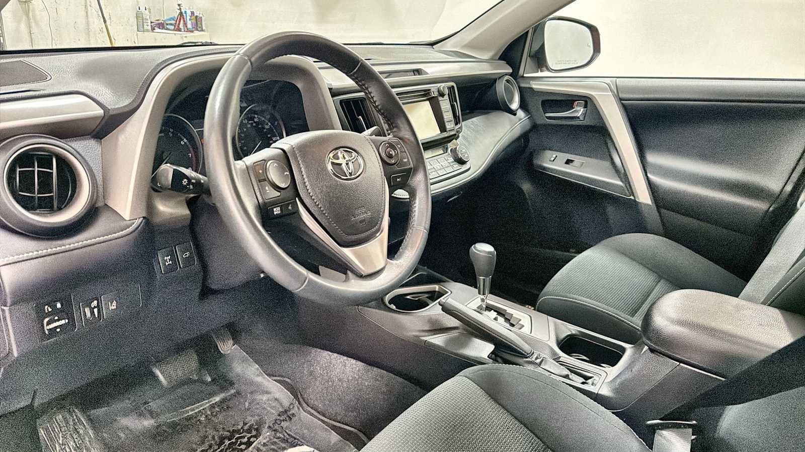 Thumbnail: 2017 Toyota RAV4 - 12