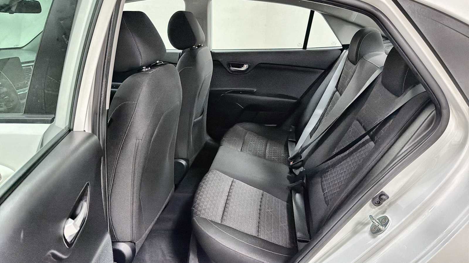 Thumbnail: 2022 Kia Rio - 23