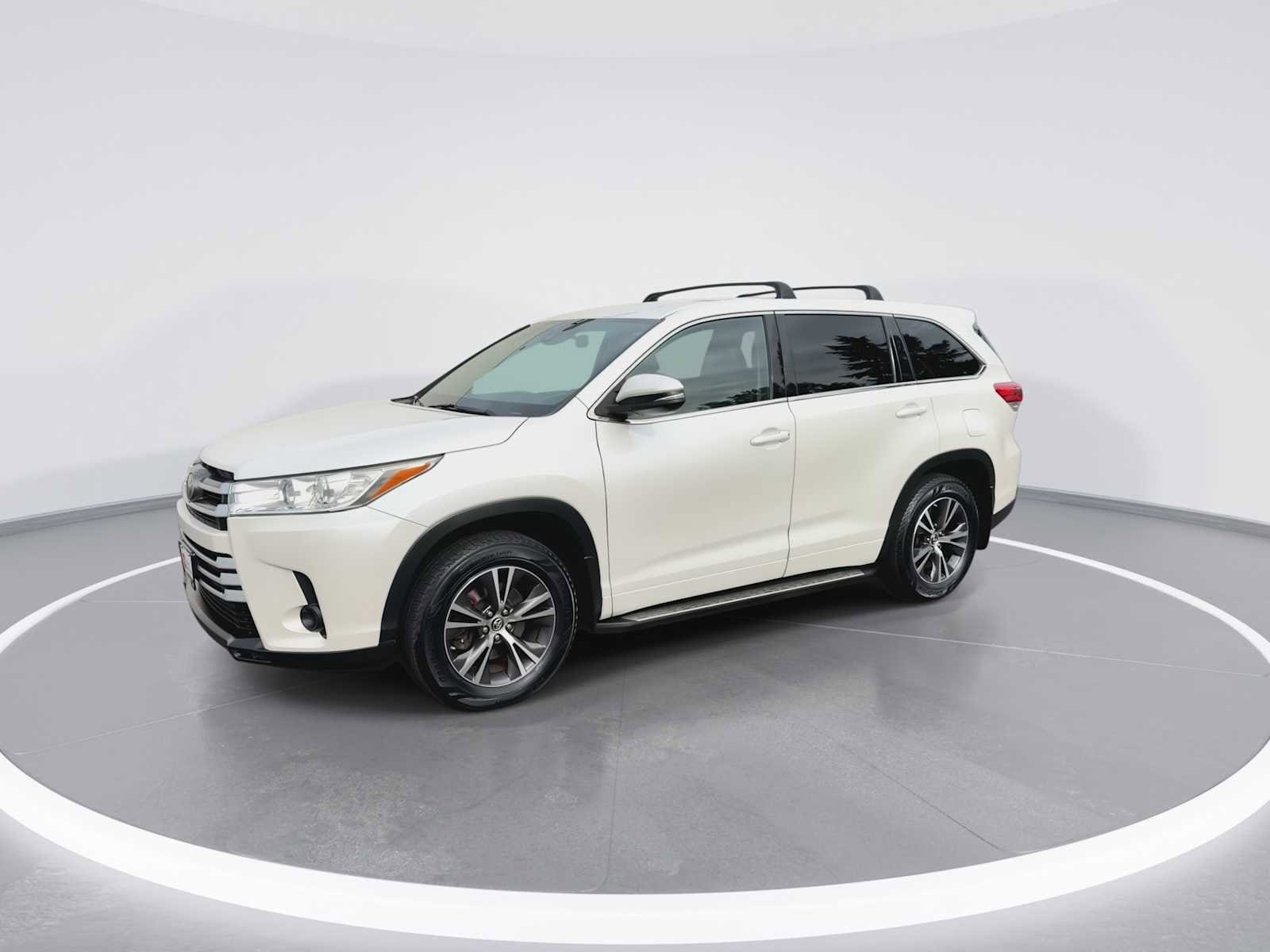 Thumbnail: 2017 Toyota Highlander - 4