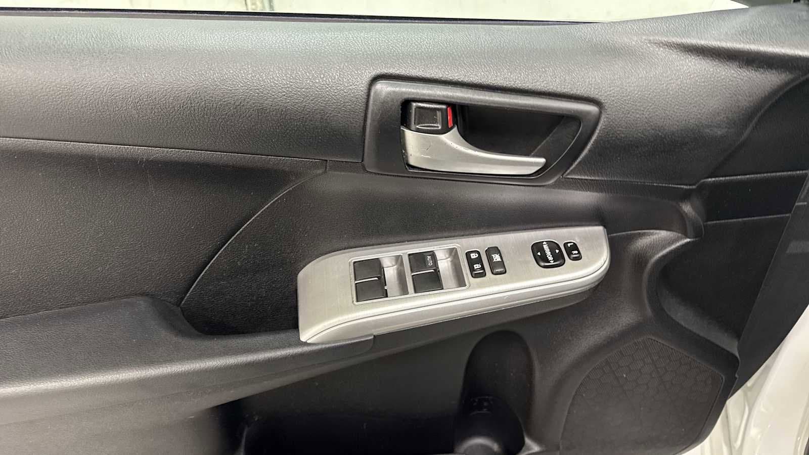 Thumbnail: 2012 Toyota Camry - 15