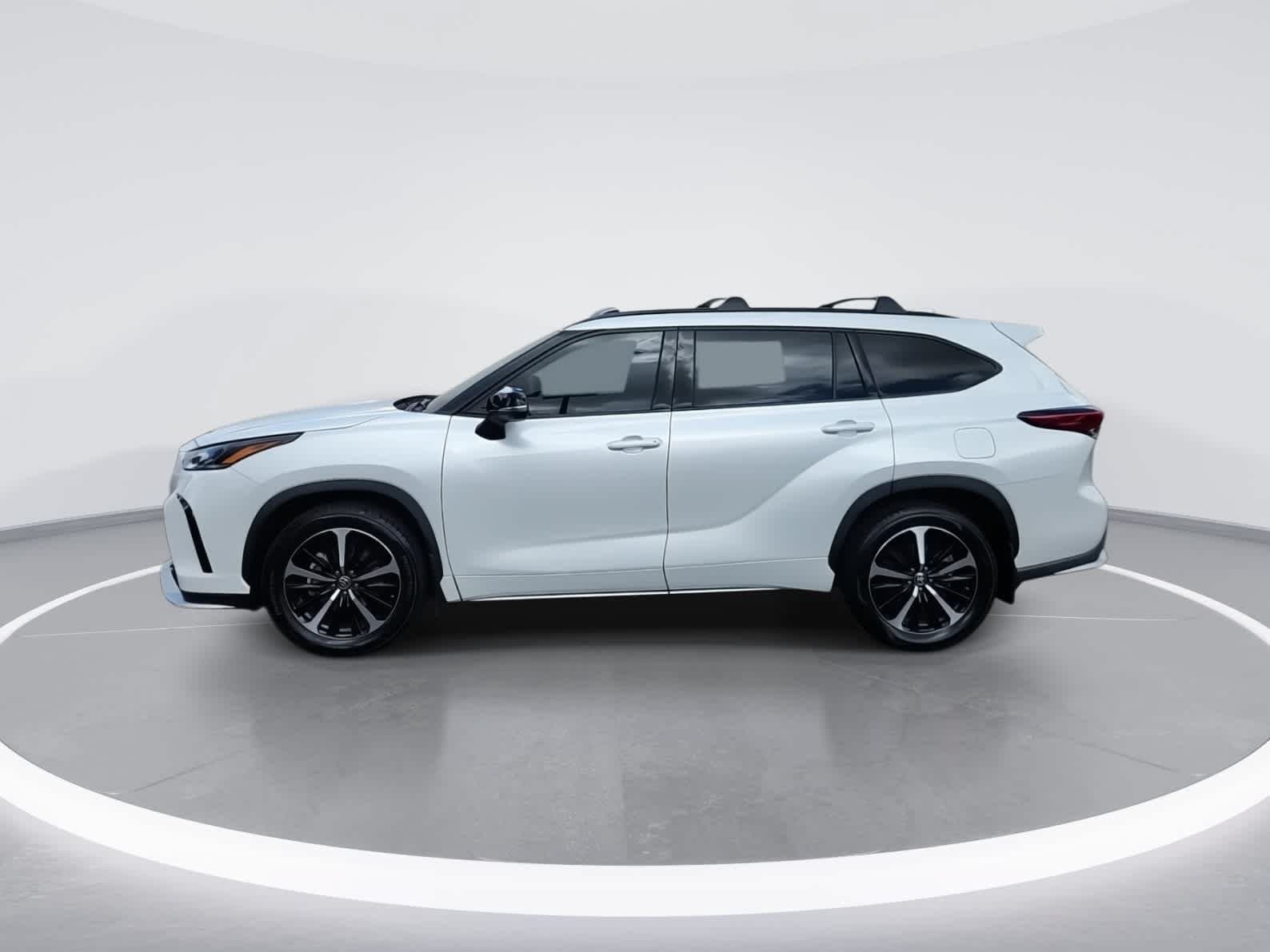 Thumbnail: 2022 Toyota Highlander - 5