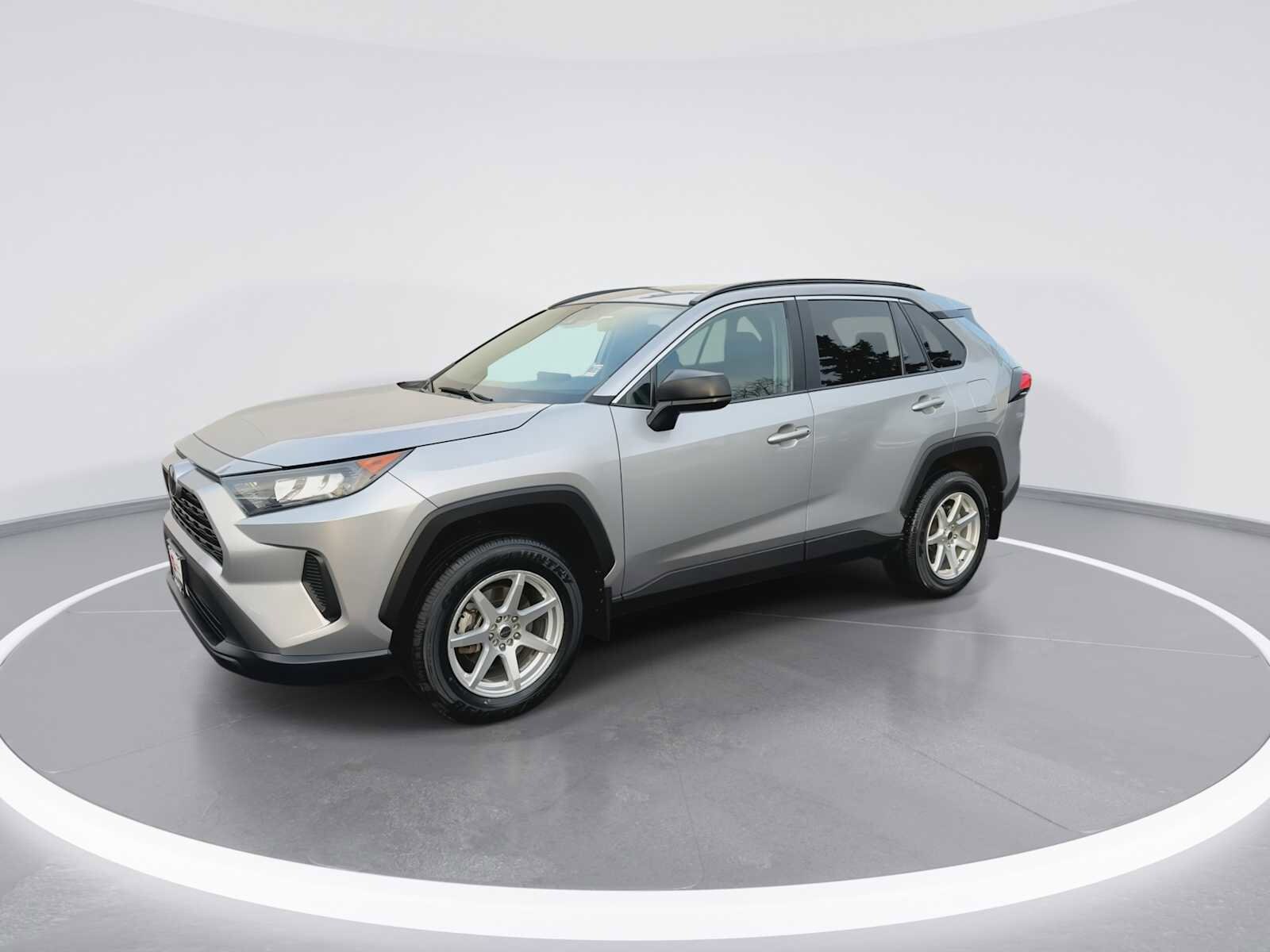 2020 Toyota RAV4 LE photo 4