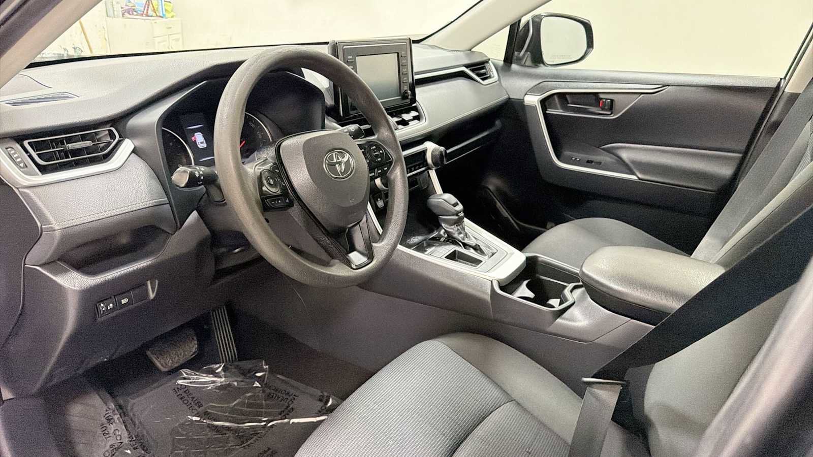 Thumbnail: 2019 Toyota RAV4 - 12