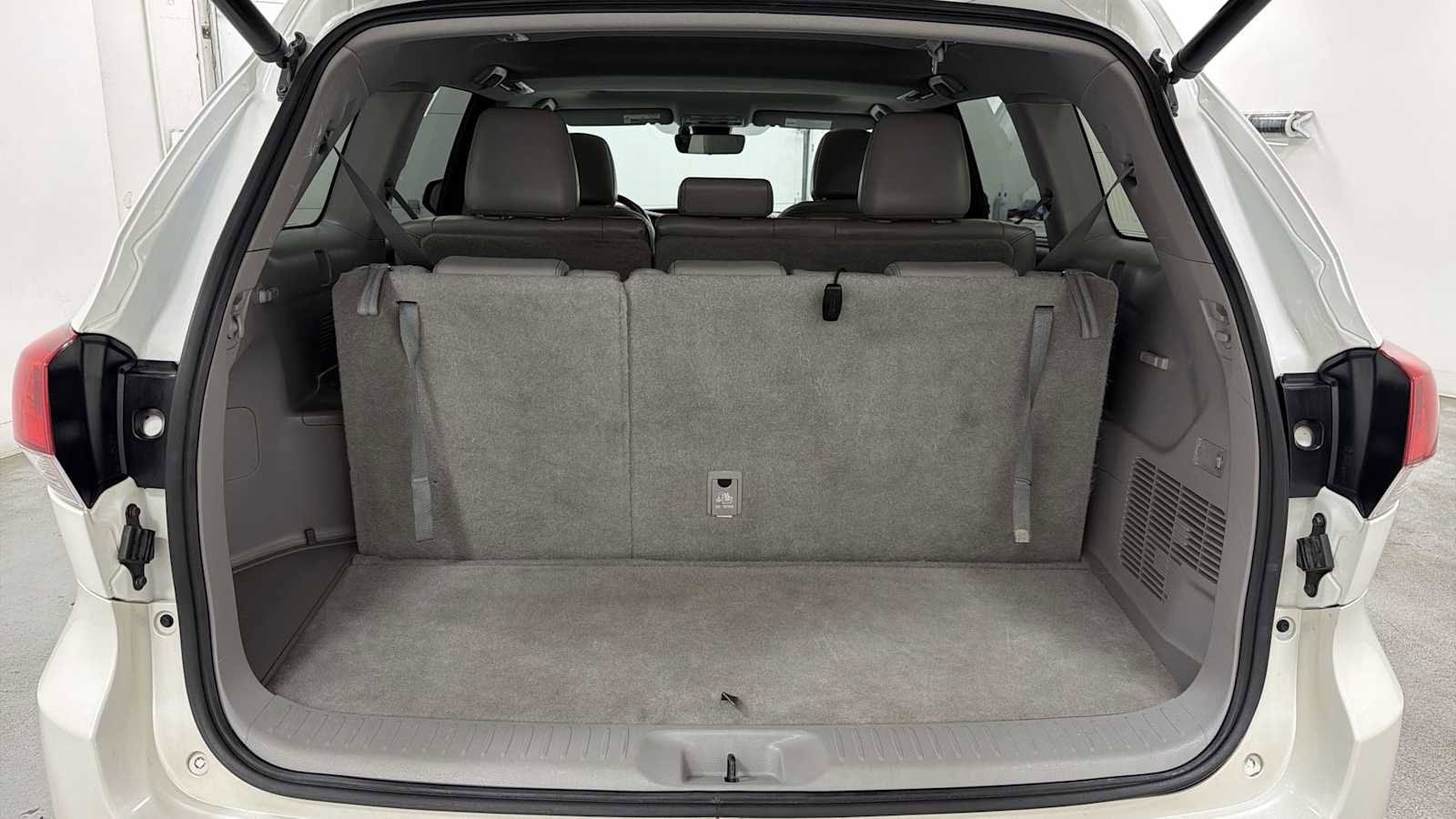 Thumbnail: 2017 Toyota Highlander - 28