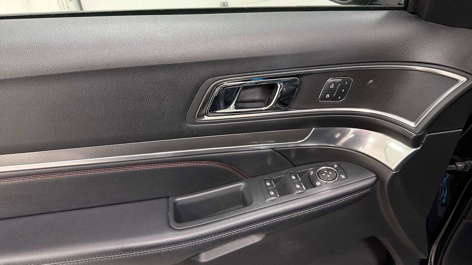 Thumbnail: 2018 Ford Explorer - 15