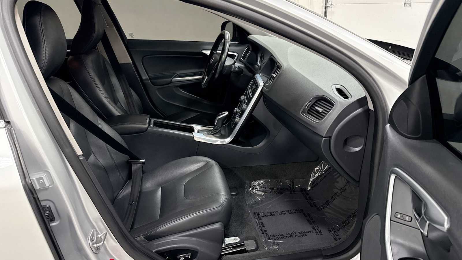 Thumbnail: 2015 Volvo S60 - 28