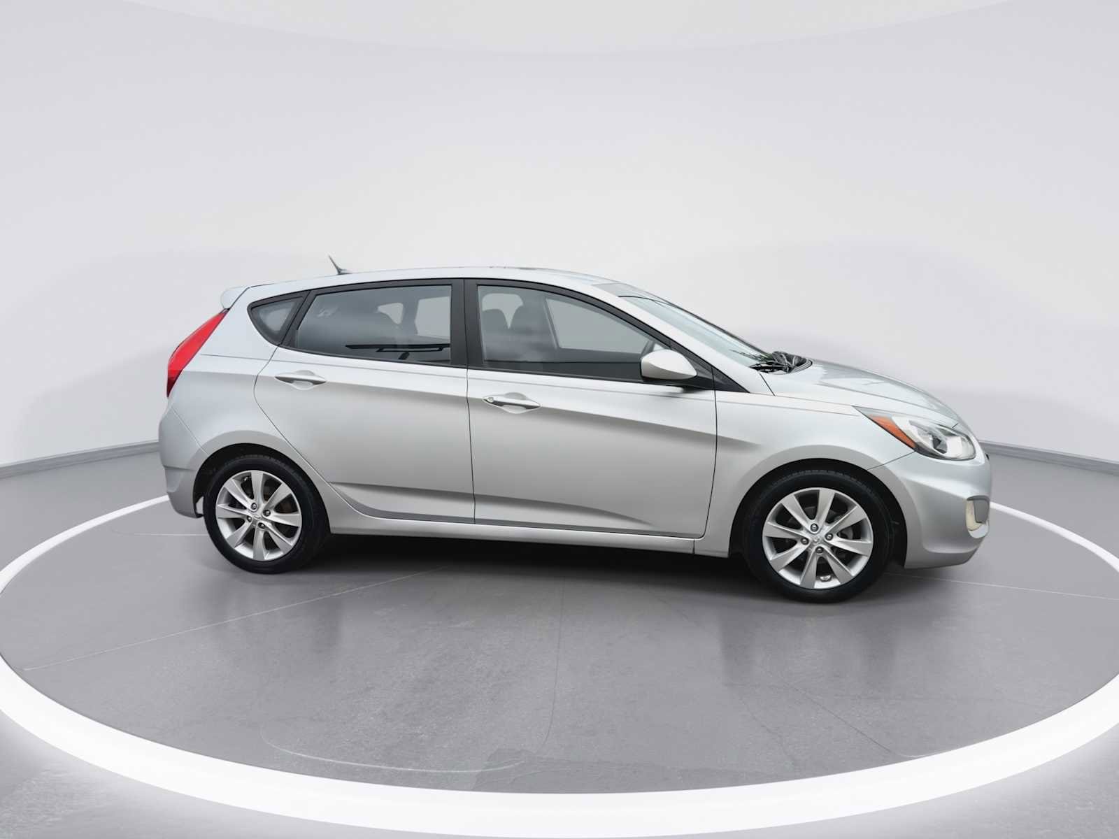 Thumbnail: 2012 Hyundai Accent - 9
