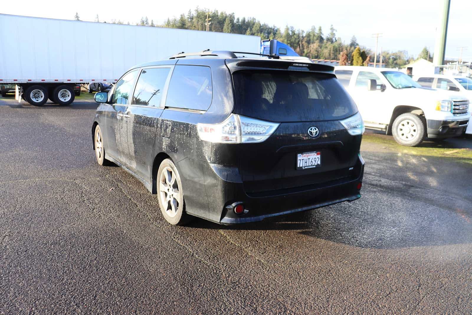 Thumbnail: 2016 Toyota Sienna - 7