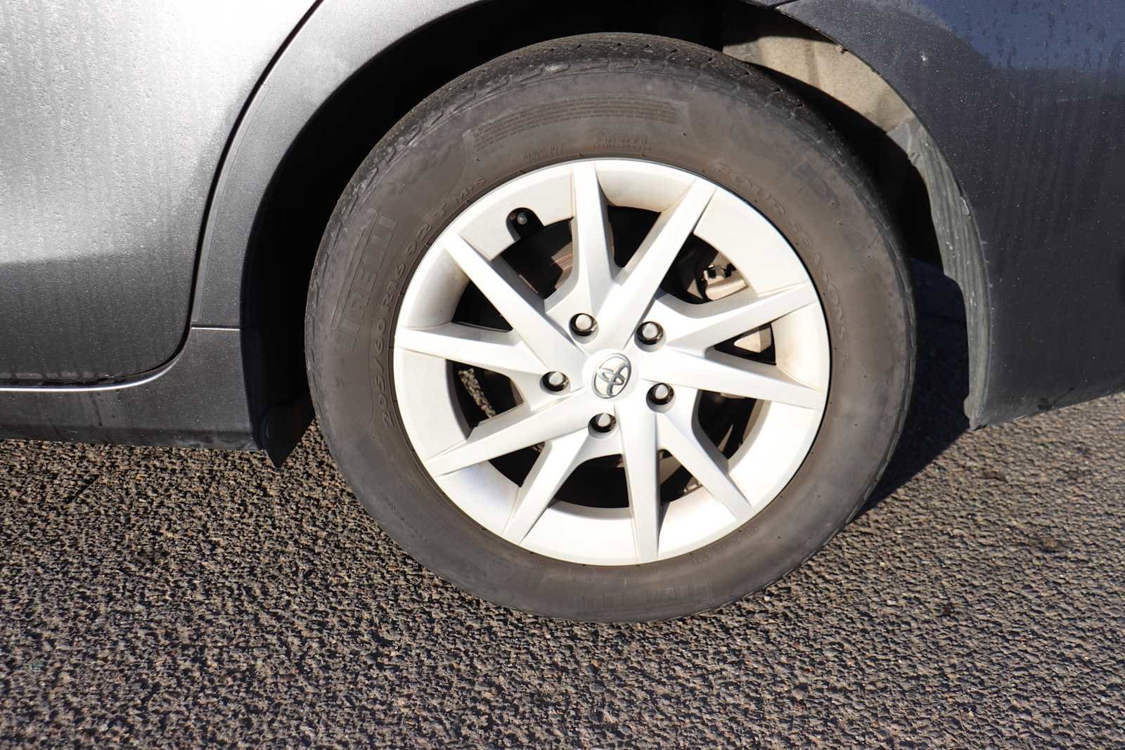 Thumbnail: 2012 Toyota Prius v - 9