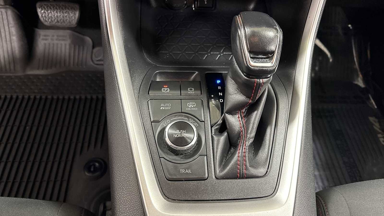 Thumbnail: 2021 Toyota RAV4 - 22