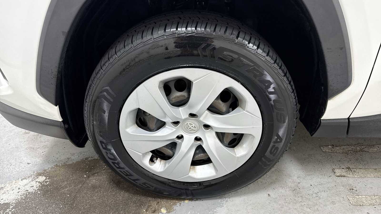 Thumbnail: 2019 Toyota RAV4 - 10