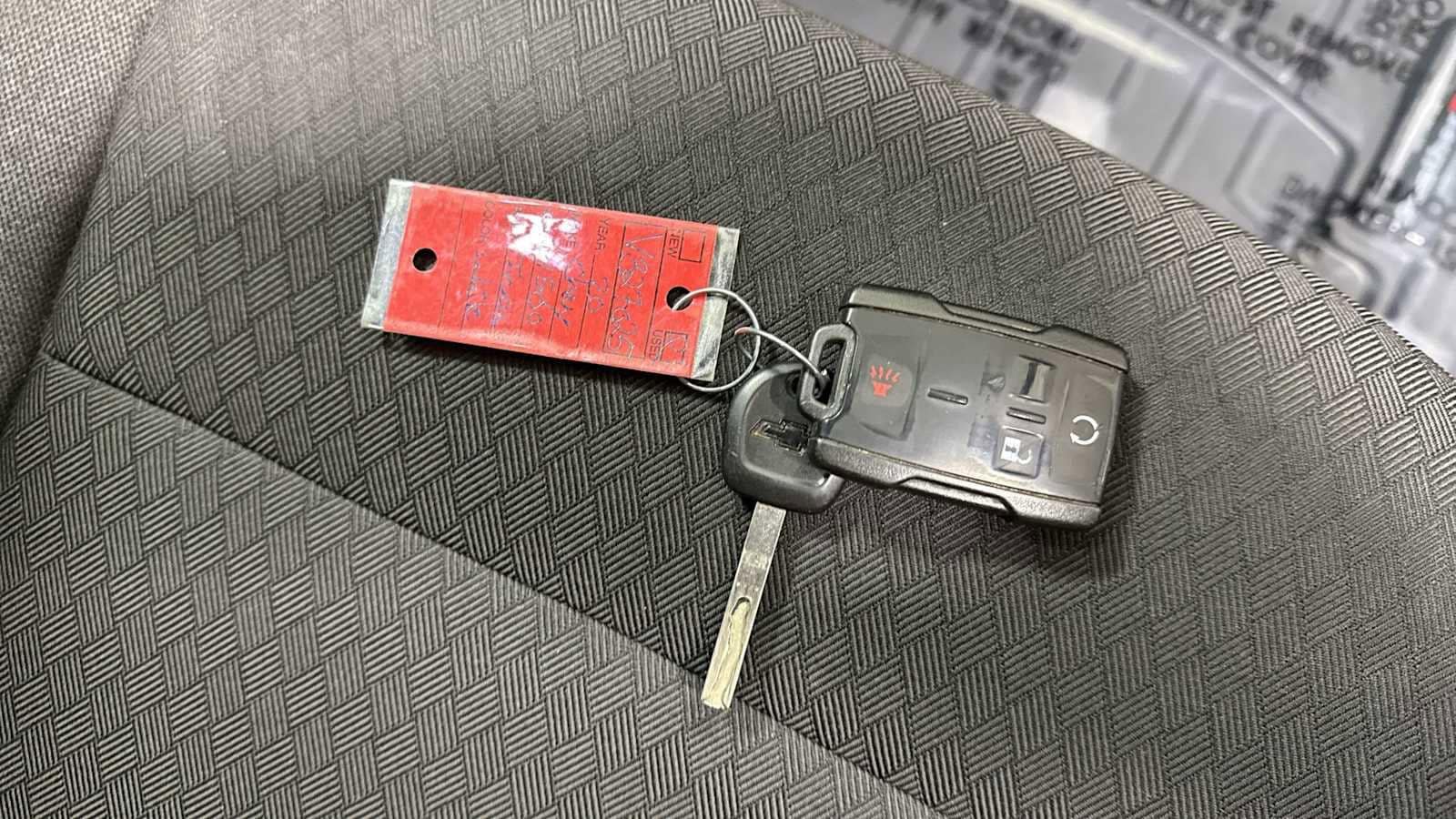 Thumbnail: 2020 Chevrolet Silverado 1500 - 31