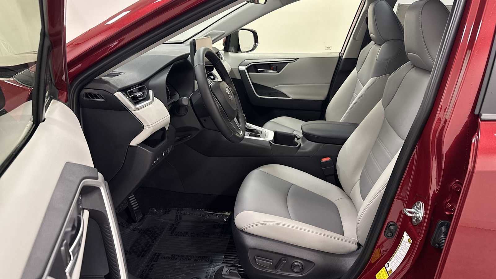 Thumbnail: 2025 Toyota RAV4 - 13