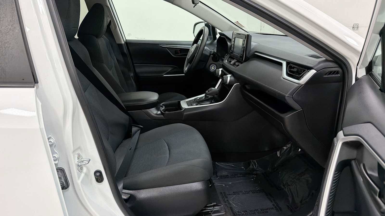 Thumbnail: 2021 Toyota RAV4 - 28