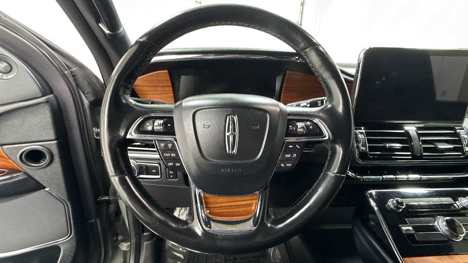 Thumbnail: 2019 Lincoln Navigator - 16