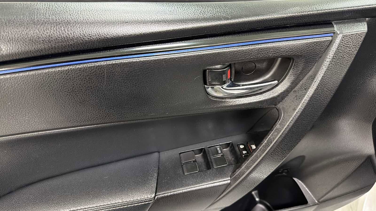 Thumbnail: 2017 Toyota Corolla - 15