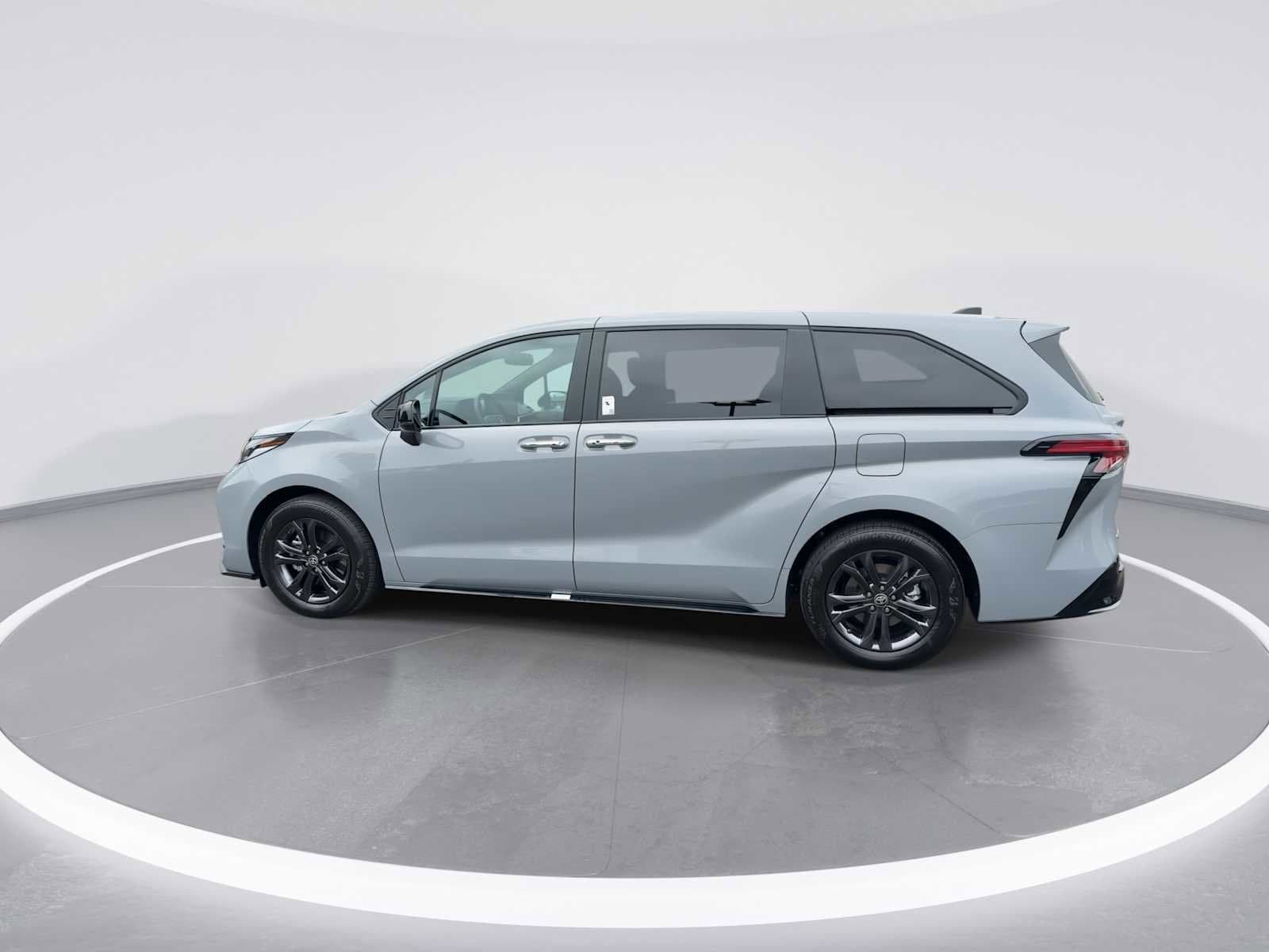 Thumbnail: 2025 Toyota Sienna - 5