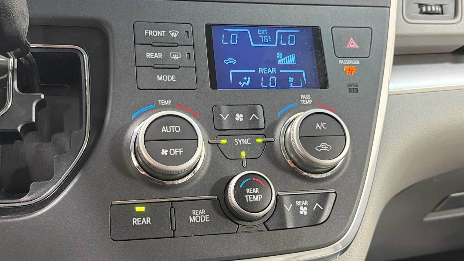 Thumbnail: 2015 Toyota Sienna - 19