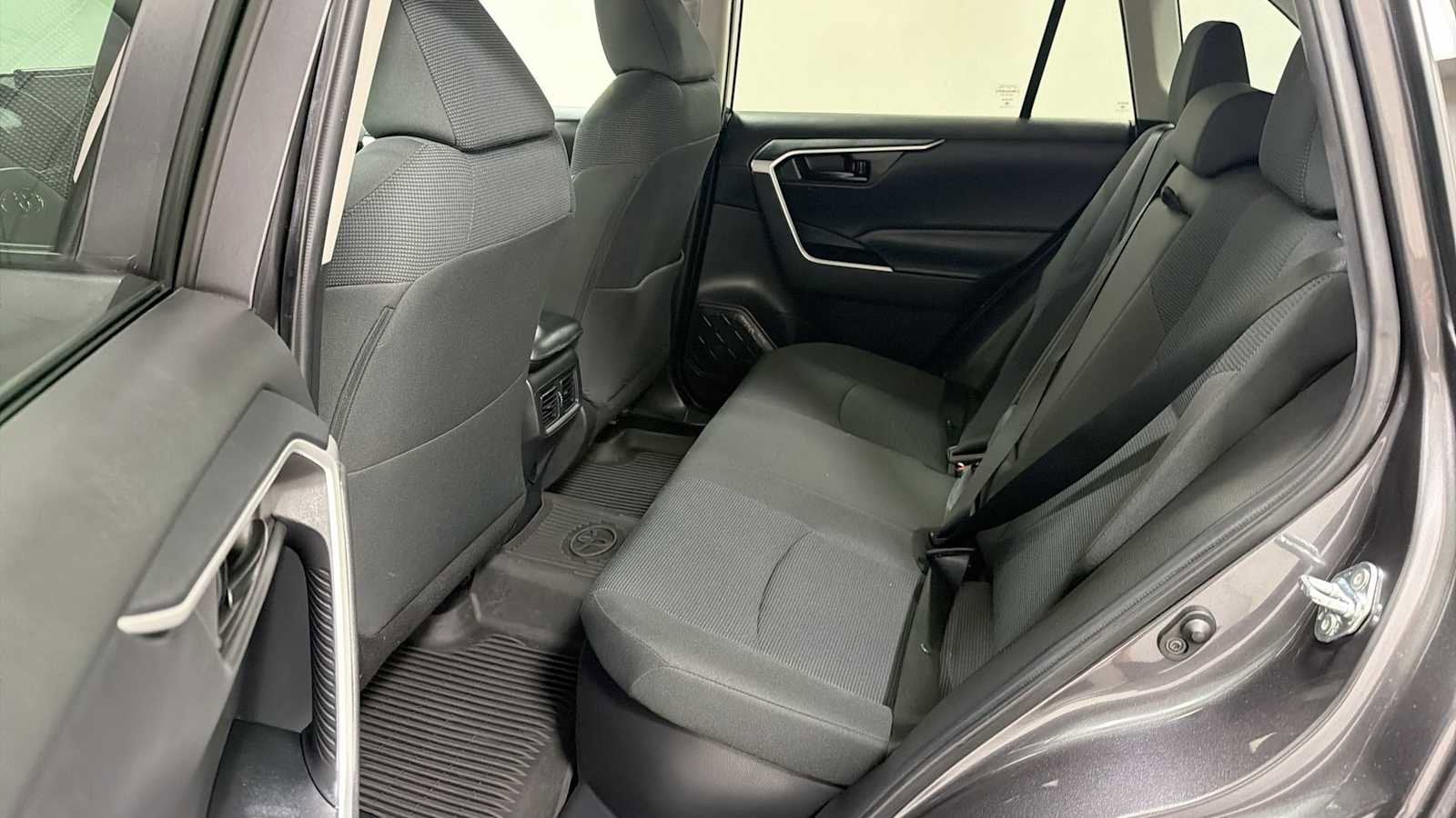 Thumbnail: 2021 Toyota RAV4 - 23