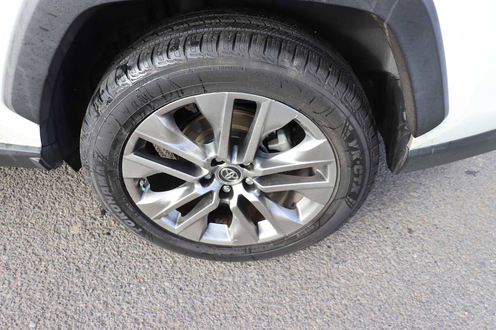 Thumbnail: 2019 Toyota RAV4 - 9