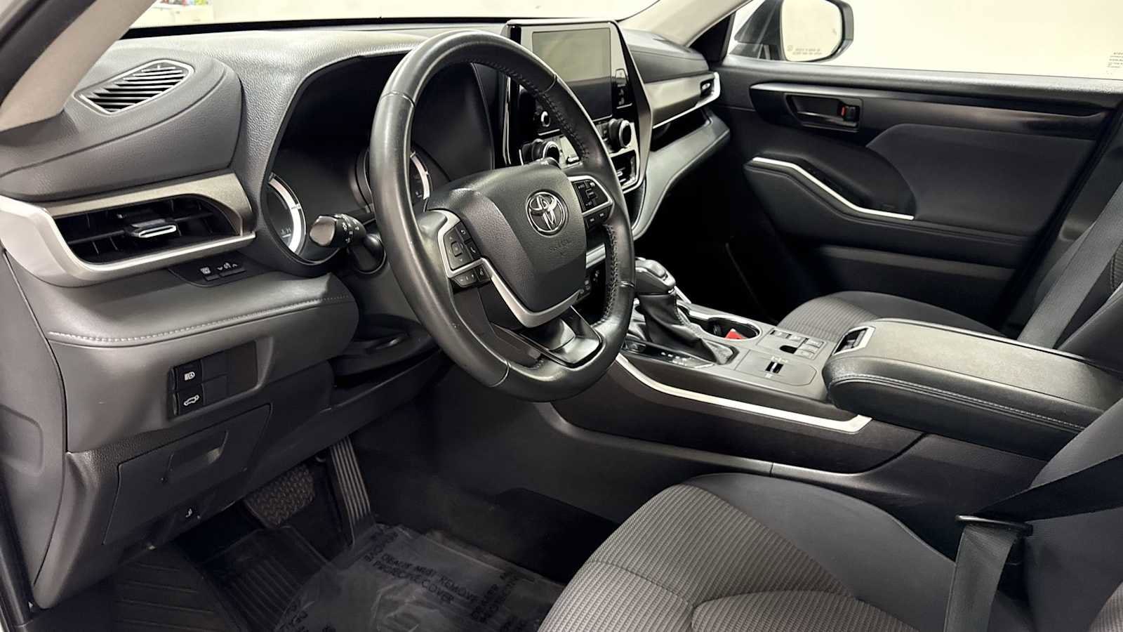 Thumbnail: 2023 Toyota Highlander - 12